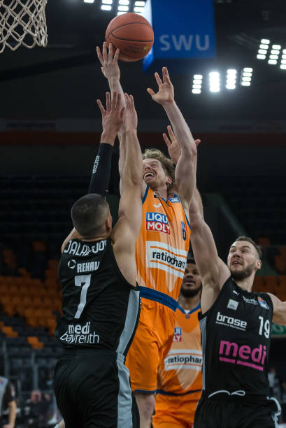 场上还是在 场上还是在