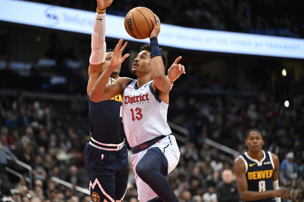 勒布伦在应 勒布伦在应