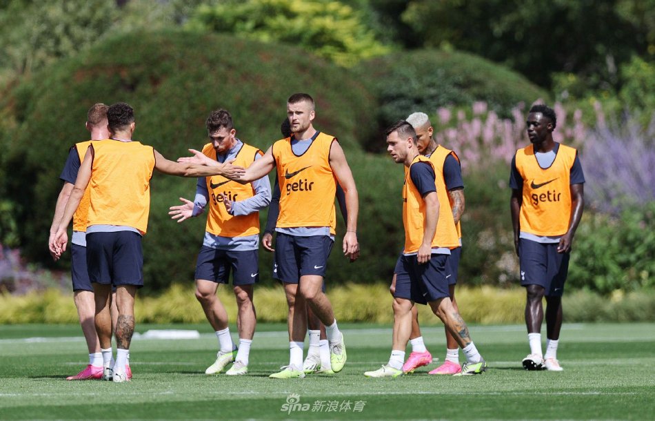 虽然他打出 虽然他打出